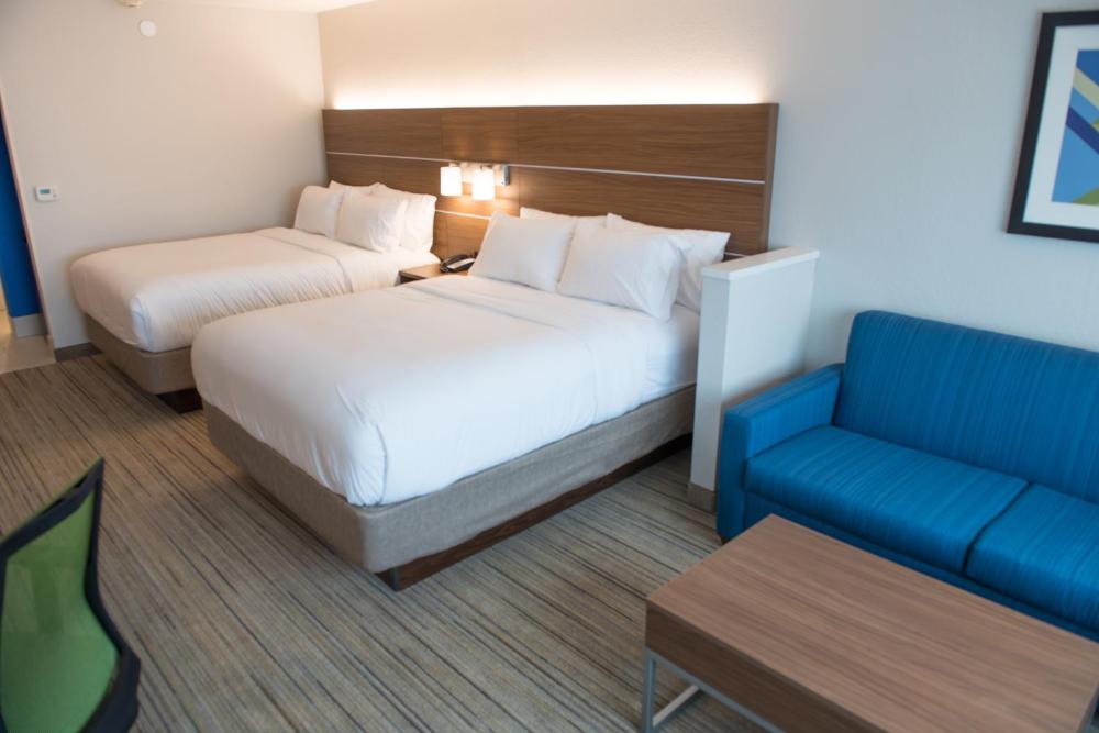 Suite with Two Beds - Non-Smoking interior